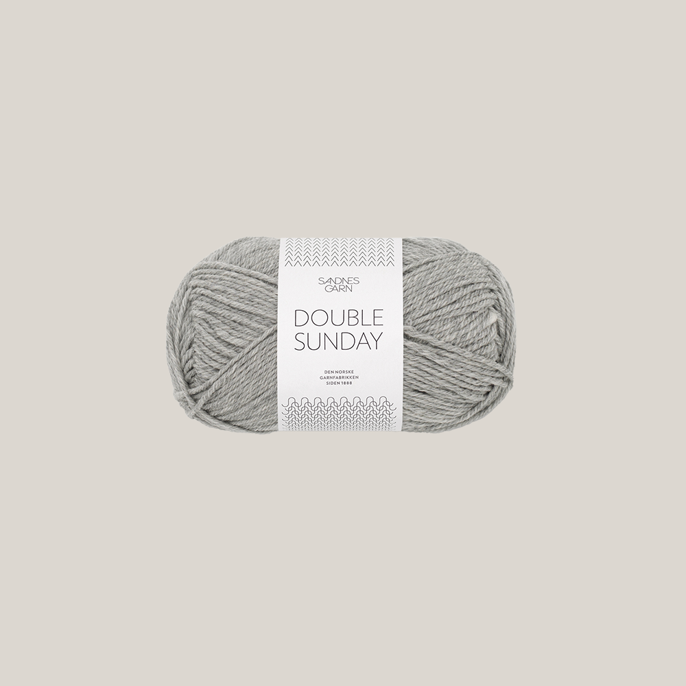 Double sunday fra Sandnes Garn. 100% merino. Køb det hos Den Lille Garnbiks. 108 meter på 50 gram. Strikkepind 3,5 millimeter til 4,5 millimeter. Farve 1042