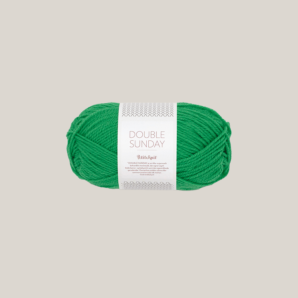 Double sunday fra Sandnes Garn. 100% merino. Køb det hos Den Lille Garnbiks. 108 meter på 50 gram. Strikkepind 3,5 millimeter til 4,5 millimeter. Farve 8236