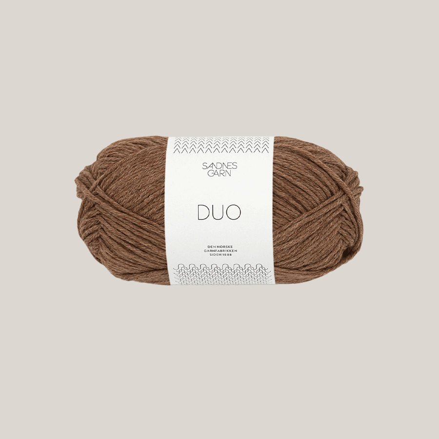 Duo fra Sandnes garn. køb det hos Den Lille Garnbiks. En blandingsgarn af 55% uld og 45% bomuld. 115 meter på 50 gram. strikkepind 3,5 millimeter - 4 millimeter. Farve 2564