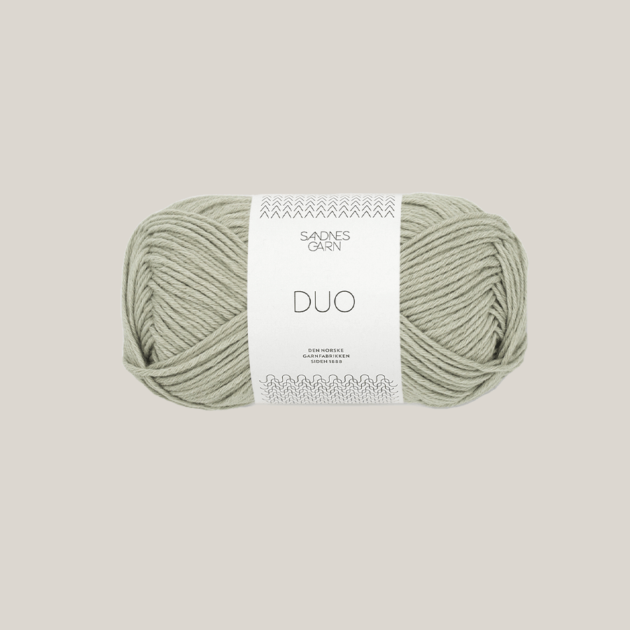Duo fra Sandnes garn. køb det hos Den Lille Garnbiks. En blandingsgarn af 55% uld og 45% bomuld. 115 meter på 50 gram. strikkepind 3,5 millimeter - 4 millimeter. Farve 9541