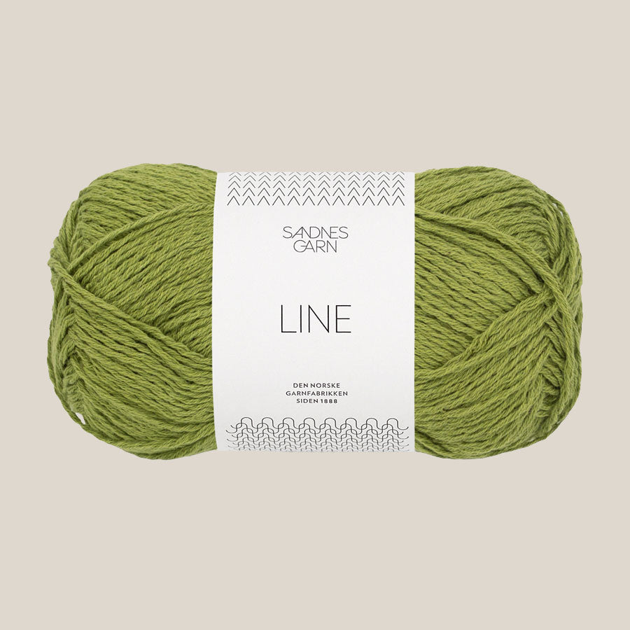 Line fra Sandnes Garn. Køb det hos Den Lille Garnbiks. Sommergarn. Viskose,hør, bomulds blanding. løbelængde på 110 meter på 50 gram. strikkes på en strikkepind 3,5 millimeter-4 millimeter. Farve 9564, Matcha