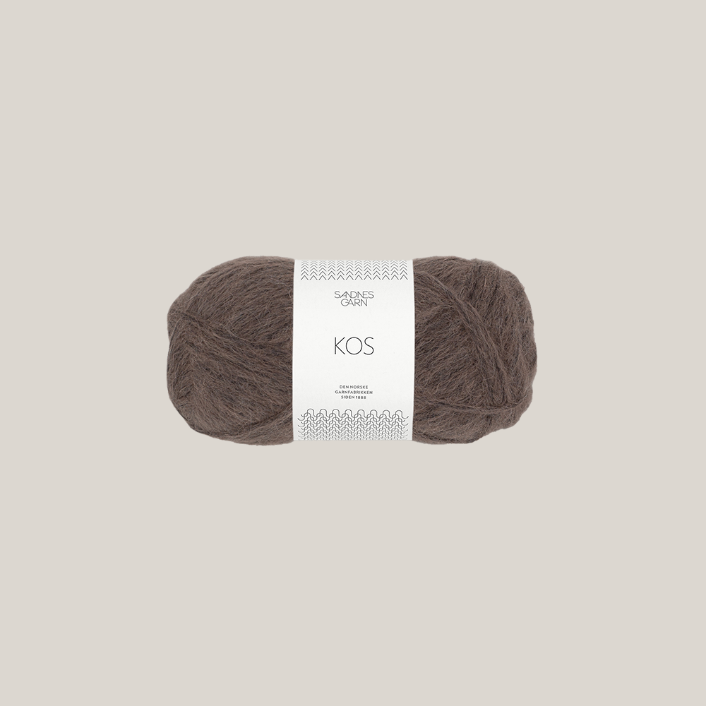 Kos fra Sandnes Garn – blødt og luftigt alpaka- og uldgarn med nylon, perfekt til lune trøjer og accessories, forhandles hos Den Lille Garnbiks. løbelængde på 150 meter på 50 gram. perfekt til bløde og vamset sweatre. strikkepinde 4,5 millimeter til 6 millimeter. Farve 2390