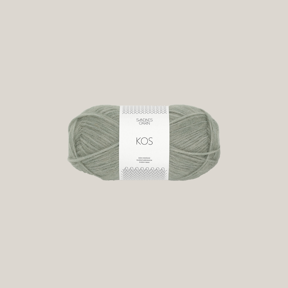Kos fra Sandnes Garn – blødt og luftigt alpaka- og uldgarn med nylon, perfekt til lune trøjer og accessories, forhandles hos Den Lille Garnbiks. løbelængde på 150 meter på 50 gram. perfekt til bløde og vamset sweatre. strikkepinde 4,5 millimeter til 6 millimeter. Farve 8521