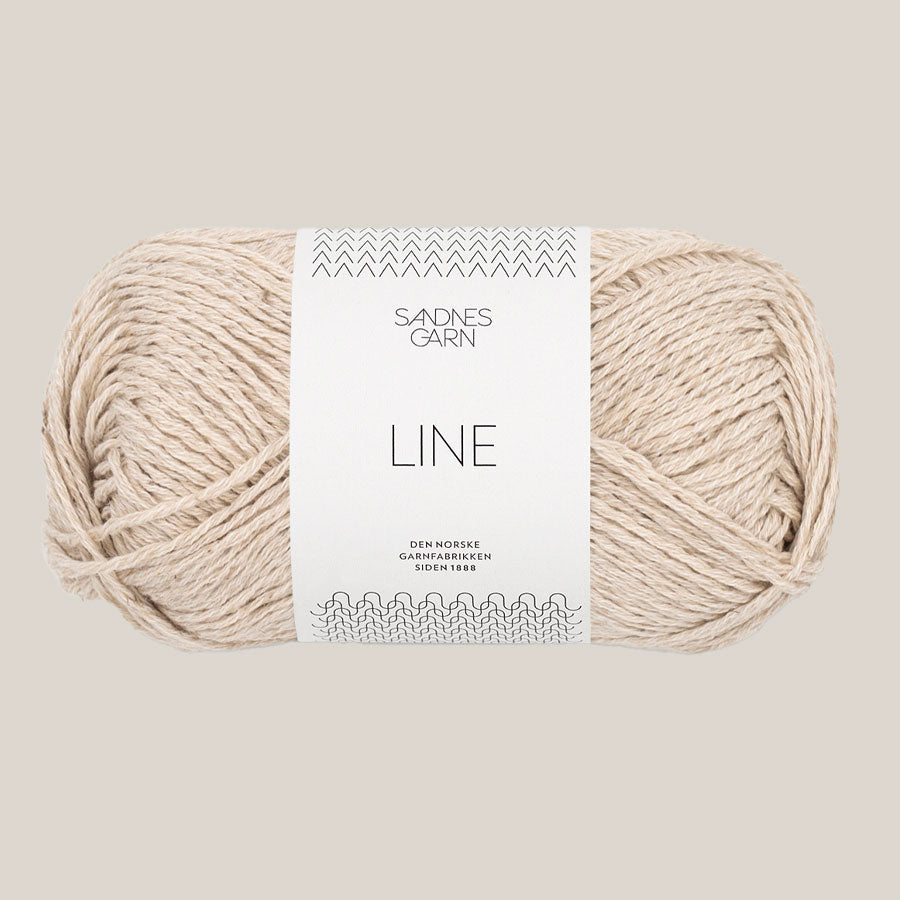 Line fra Sandnes Garn. Køb det hos Den Lille Garnbiks. Sommergarn. Viskose,hør, bomulds blanding. løbelængde på 110 meter på 50 gram. strikkes på en strikkepind 3,5 millimeter-4 millimeter.Farve 3011