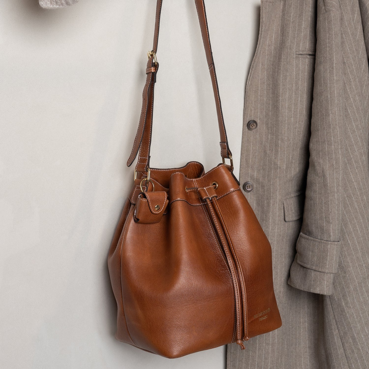 Project 20 - Elegant bucket bag i læder til dine strikke/hækleprojekter
