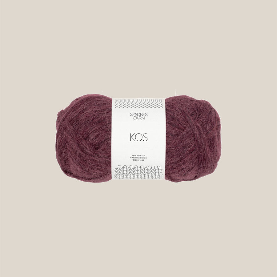 Kos fra Sandnes Garn – blødt og luftigt alpaka- og uldgarn med nylon, perfekt til lune trøjer og accessories, forhandles hos Den Lille Garnbiks. løbelængde på 150 meter på 50 gram. perfekt til bløde og vamset sweatre. strikkepinde 4,5 millimeter til 6 millimeter. Farve 4373