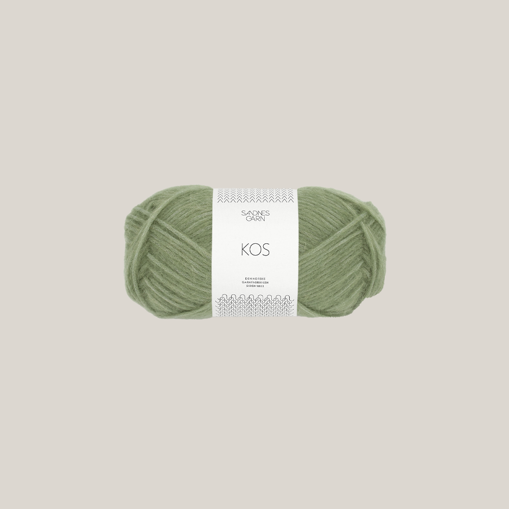 Kos fra Sandnes Garn – blødt og luftigt alpaka- og uldgarn med nylon, perfekt til lune trøjer og accessories, forhandles hos Den Lille Garnbiks. løbelængde på 150 meter på 50 gram. perfekt til bløde og vamset sweatre. strikkepinde 4,5 millimeter til 6 millimeter. Farve 9052